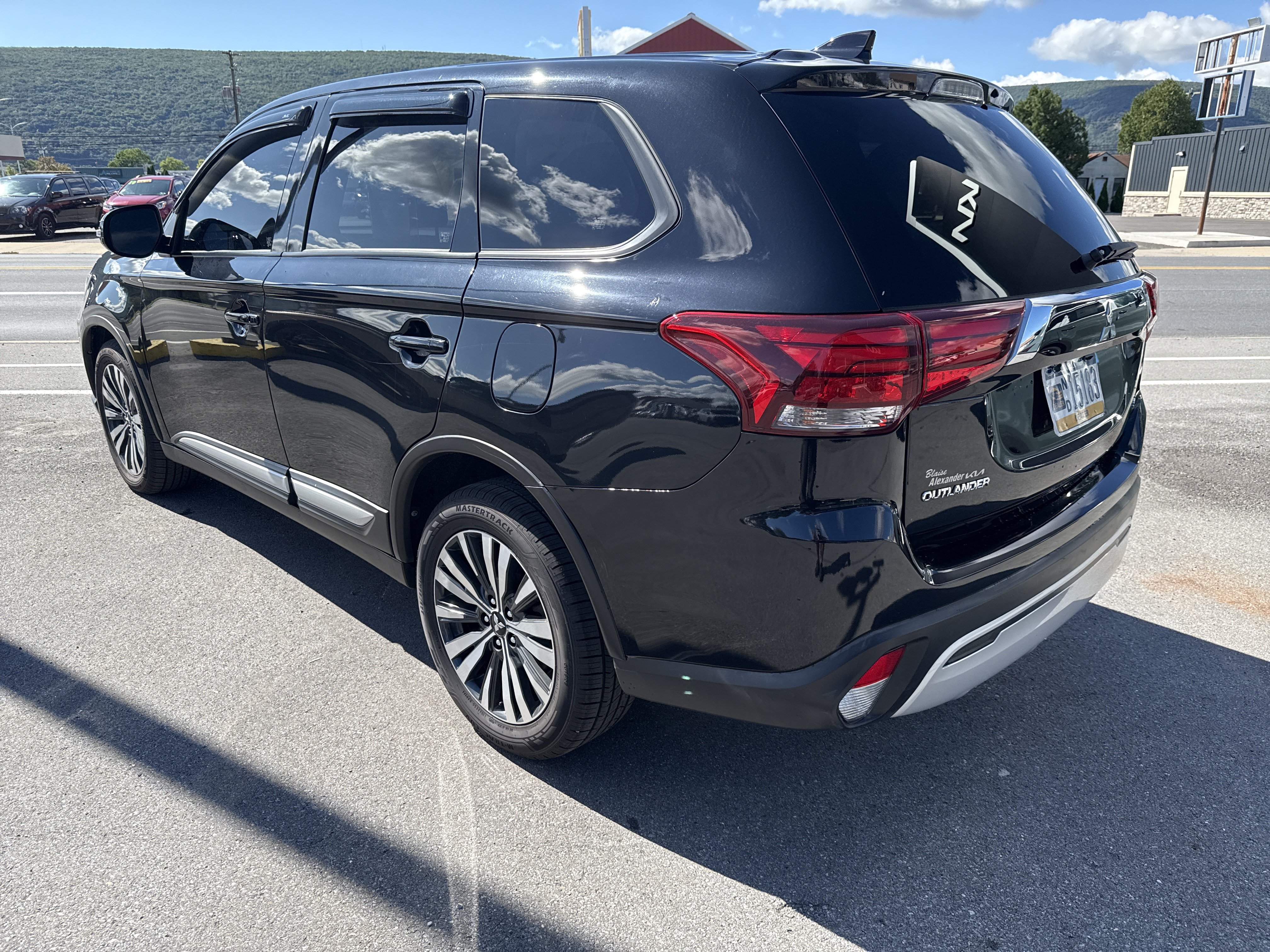 Used 2020 Mitsubishi Outlander SE AWD/4WD image 6