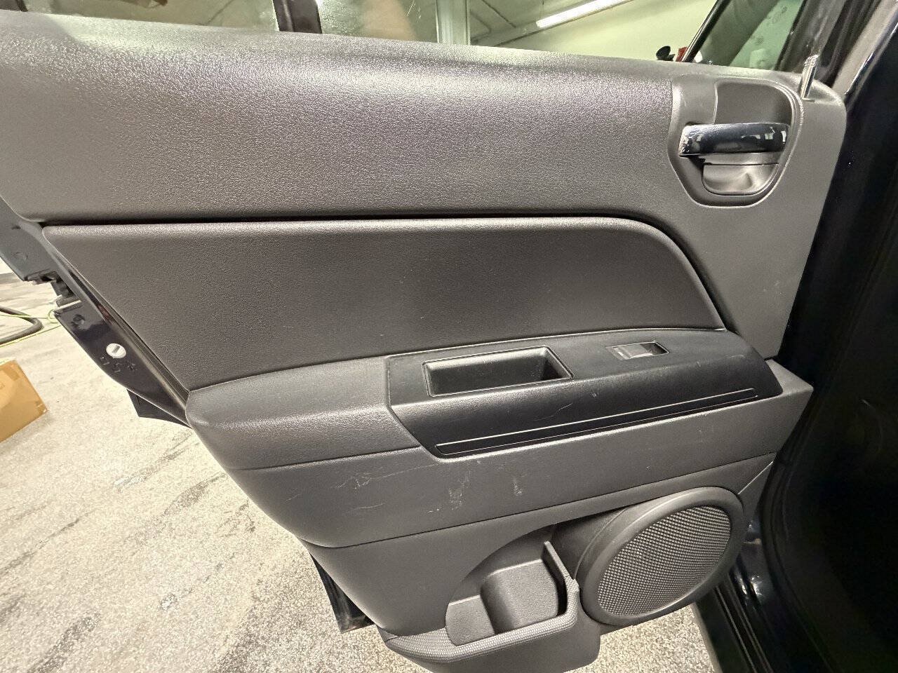 Used 2011 Jeep Patriot Latitude AWD/4WD image 14