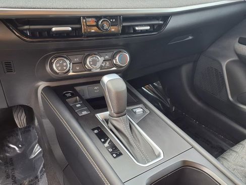 Used 2025 Nissan Kicks SV image 9