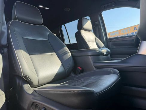 Used 2024 Chevrolet Suburban Premier RWD image 18