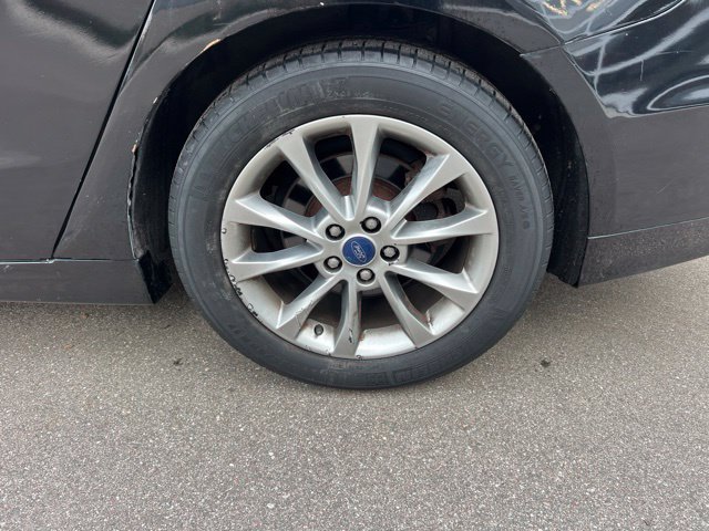 Used 2017 Ford Fusion SE FWD image 9