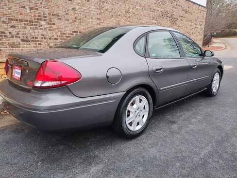 Used 2005 Ford Taurus SE image 5