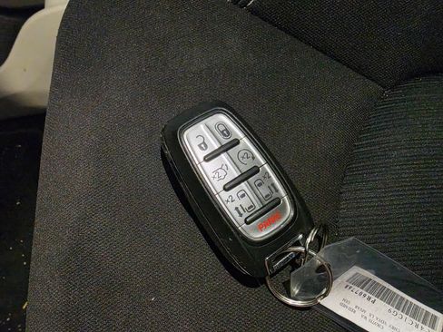 Used 2023 Chrysler Voyager LX FWD image 10