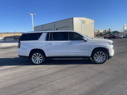 Used 2024 Chevrolet Suburban Premier image 4
