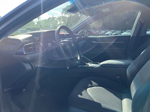 Used 2020 Toyota Camry LE image 11