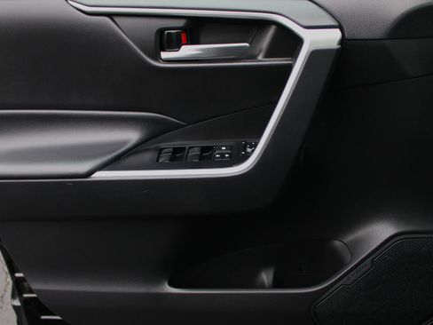 Used 2021 Toyota RAV4 XLE w/ Convenience Package image 14