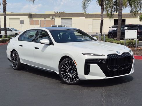Used 2025 BMW 760i xDrive AWD/4WD image 2