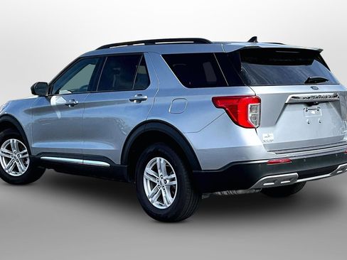 Used 2024 Ford Explorer XLT w/ Equipment Group 202A AWD/4WD image 10