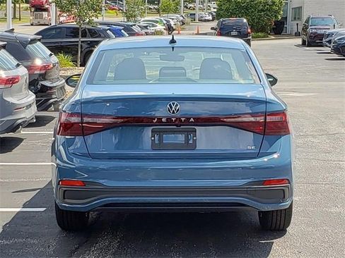 New 2025 Volkswagen Jetta SE image 4