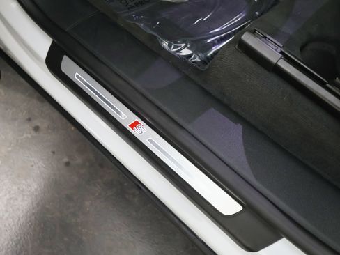 Used 2019 Audi Q8 Premium Plus w/ Premium Plus image 18