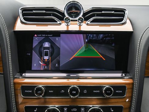 New 2025 Bentley Bentayga image 38