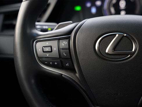 Used 2022 Lexus ES 300h w/ Premium Package image 10