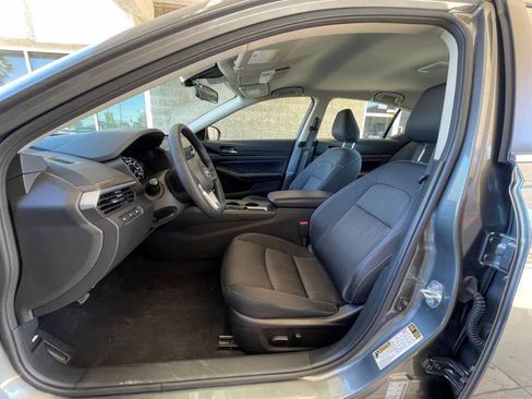 Used 2025 Nissan Altima 2.5 SV image 28