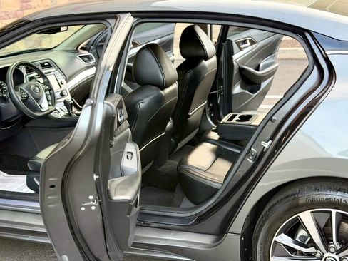 Used 2019 Nissan Maxima 3.5 SV w/ Floor Mat Group FWD image 12