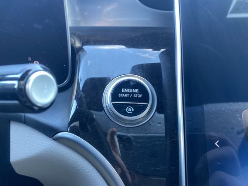 Used 2025 Mercedes-Benz GLC 300 4MATIC image 15