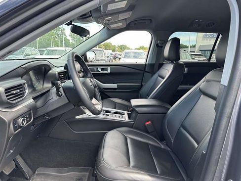 Used 2024 Ford Explorer XLT w/ Equipment Group 202A AWD/4WD image 10