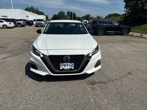 Used 2022 Nissan Altima 2.5 SR FWD image 2