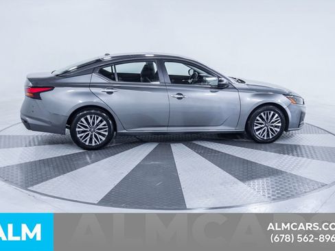 Used 2025 Nissan Altima 2.5 SV FWD image 11