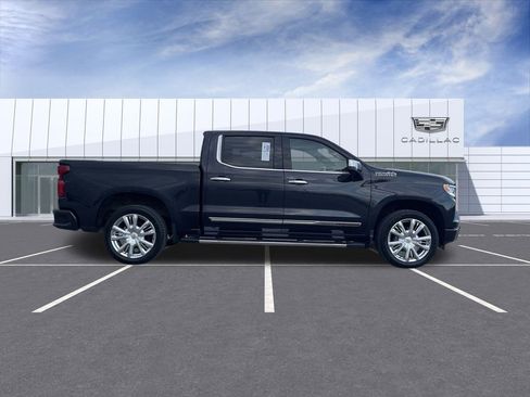 Used 2022 Chevrolet Silverado 1500 High Country w/ High Country Premium Package image 9