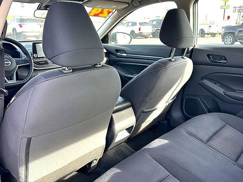 Used 2024 Nissan Altima 2.5 SV image 17