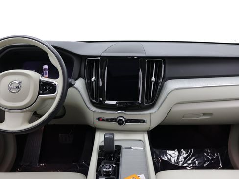 Used 2024 Volvo XC60 B5 Plus AWD/4WD image 27