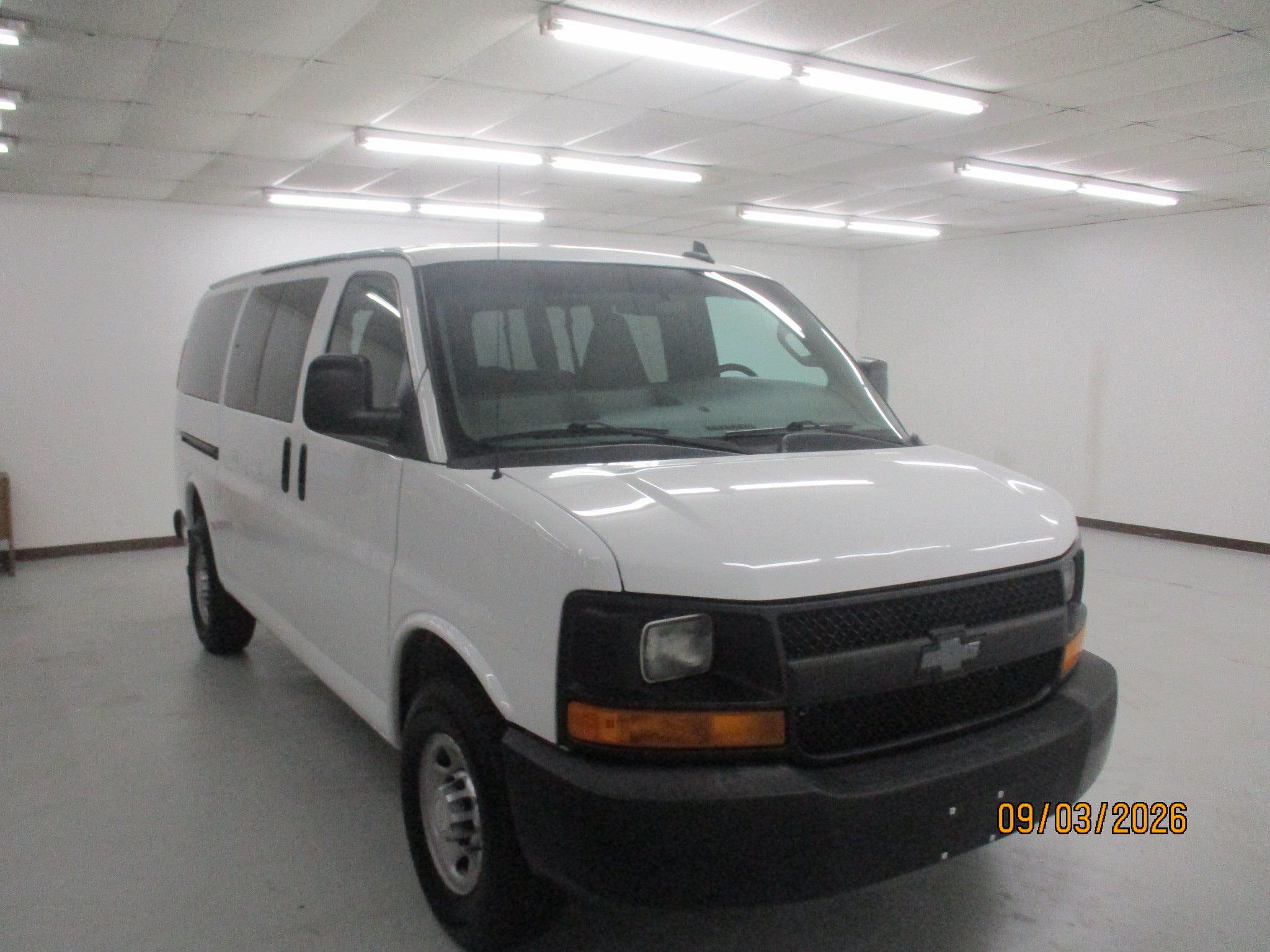 Used 2017 Chevrolet Express 2500 LS RWD image 1