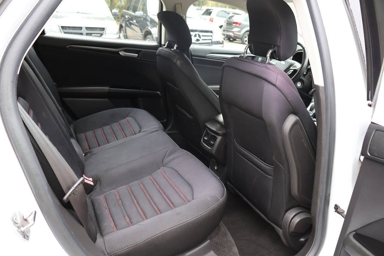 Used 2013 Ford Fusion SE FWD image 22