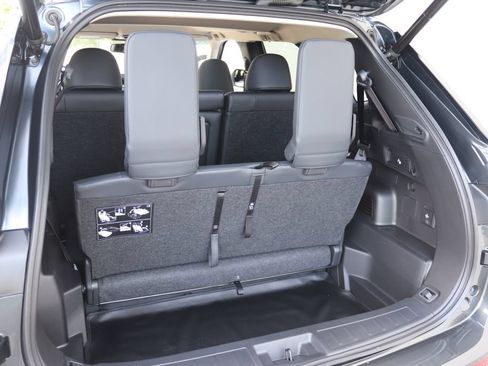 Used 2025 Mitsubishi Outlander 4WD Plug-In Hybrid image 17