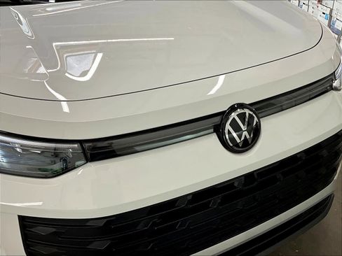 New 2026 Volkswagen Tiguan SE image 32