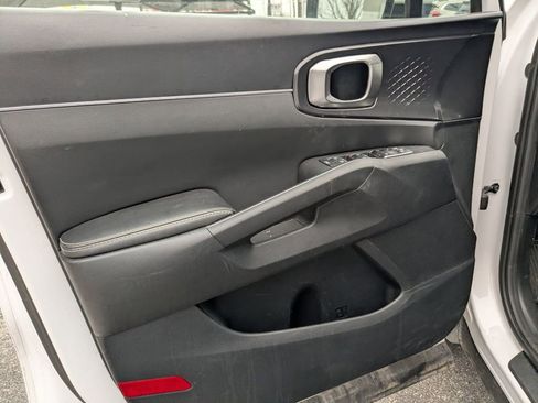 Used 2024 Kia Sorento S image 13