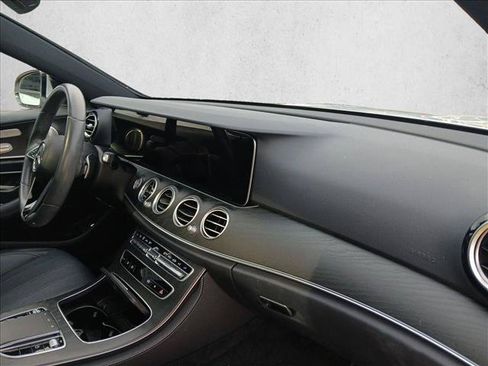 Used 2022 Mercedes-Benz E 350 Sedan image 22