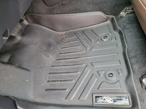 Used 2017 Toyota Tacoma Limited image 18