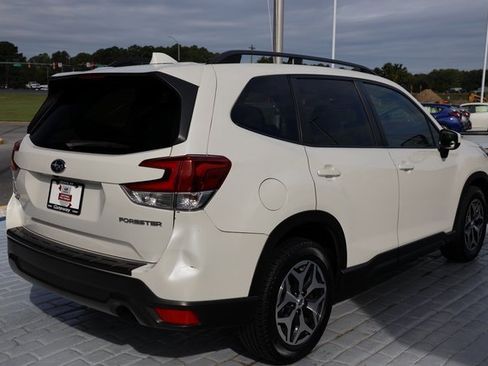 Used 2019 Subaru Forester Premium w/ All-Weather Package image 5