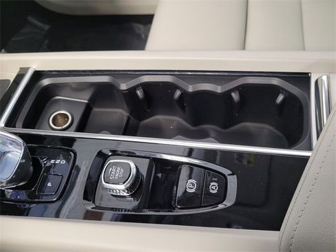 New 2026 Volvo XC60 T8 Ultra w/ Protection Package Premier image 19