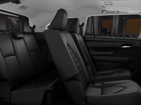 New 2026 Toyota Highlander XLE AWD/4WD image 2