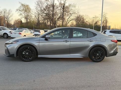 Used 2025 Toyota Camry SE image 6