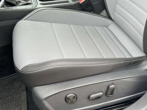 Used 2025 Volkswagen Jetta SE image 18