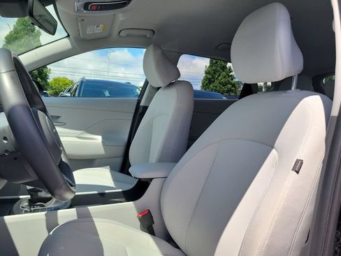 Used 2025 Hyundai Kona SEL FWD image 13
