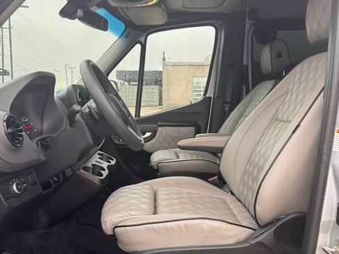 Used 2021 Mercedes-Benz Sprinter 3500 image 6