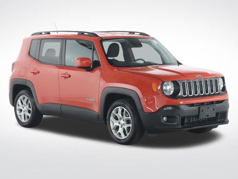 Used 2018 Jeep Renegade Latitude FWD image 10