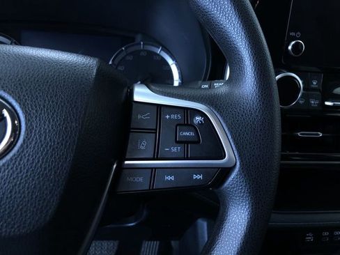 Certified 2023 Toyota Highlander L image 25