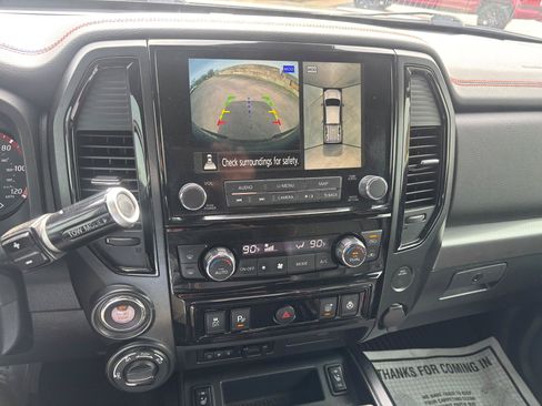 Used 2021 Nissan Titan PRO-4X w/ Pro-4x Convenience Package AWD/4WD image 14