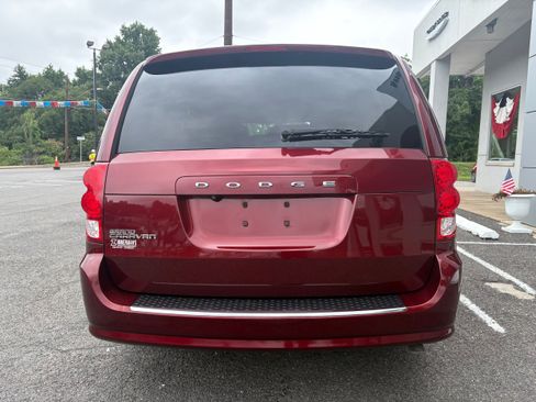 Used 2019 Dodge Grand Caravan SE FWD image 8