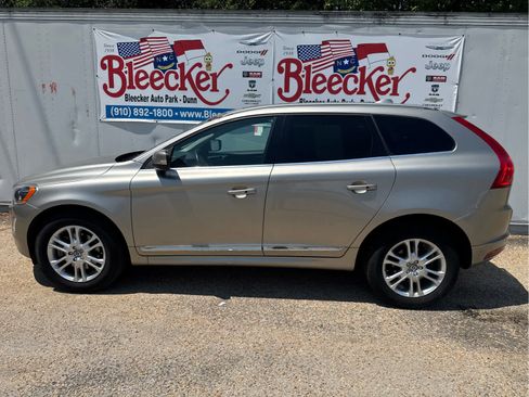 Used 2016 Volvo XC60 T5 Premier w/ Proximity Package FWD image 7