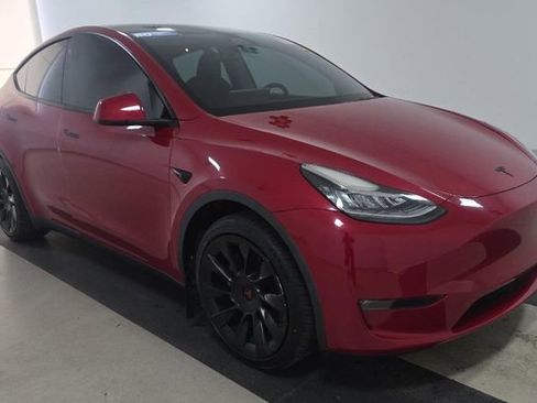 Used 2022 Tesla Model Y Long Range AWD/4WD image 3