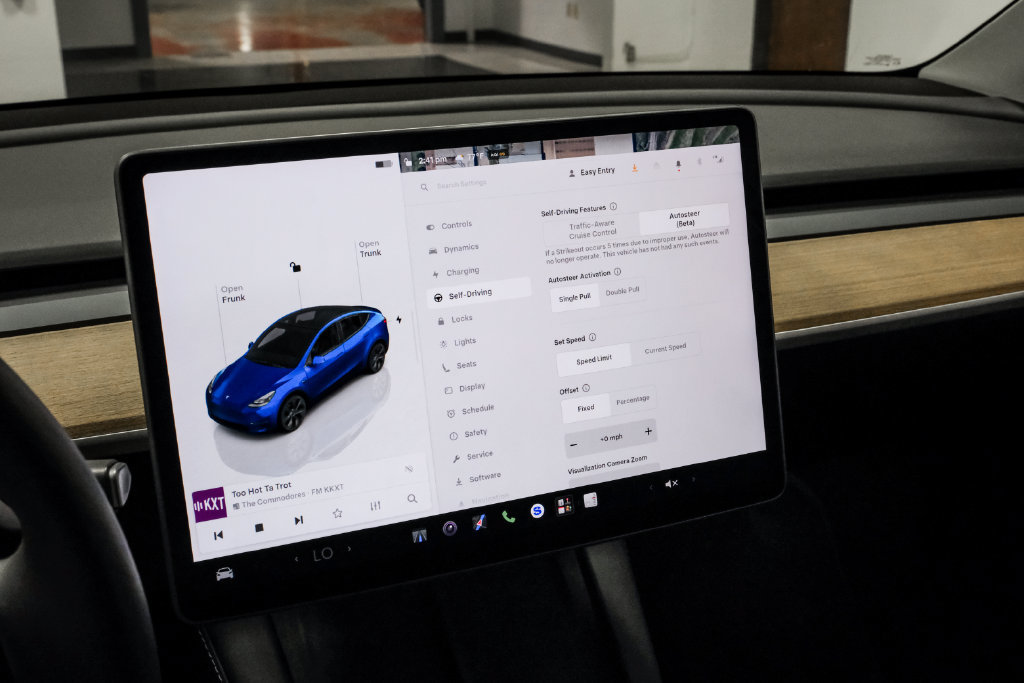 Used 2024 Tesla Model Y Long Range AWD/4WD image 19