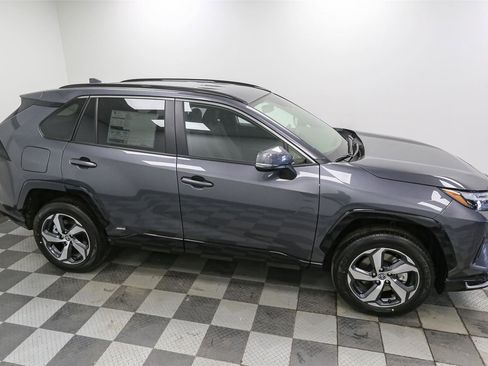 New 2025 Toyota RAV4 SE image 5