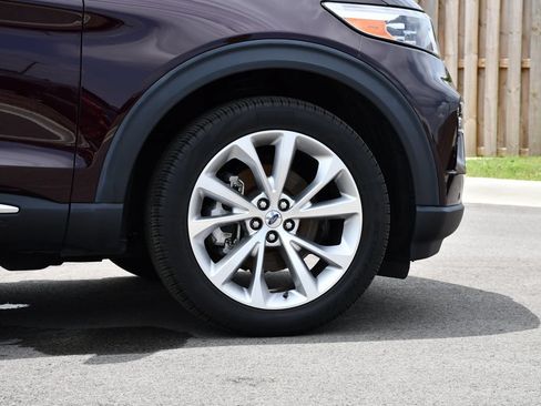 Used 2023 Ford Explorer Platinum w/ Technology Package AWD/4WD image 9