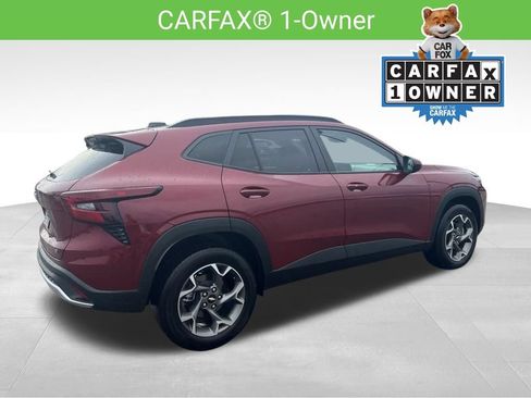 Certified 2025 Chevrolet Trax LT w/ LT Convenience Package FWD image 3