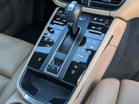 Used 2024 Porsche Macan image 15